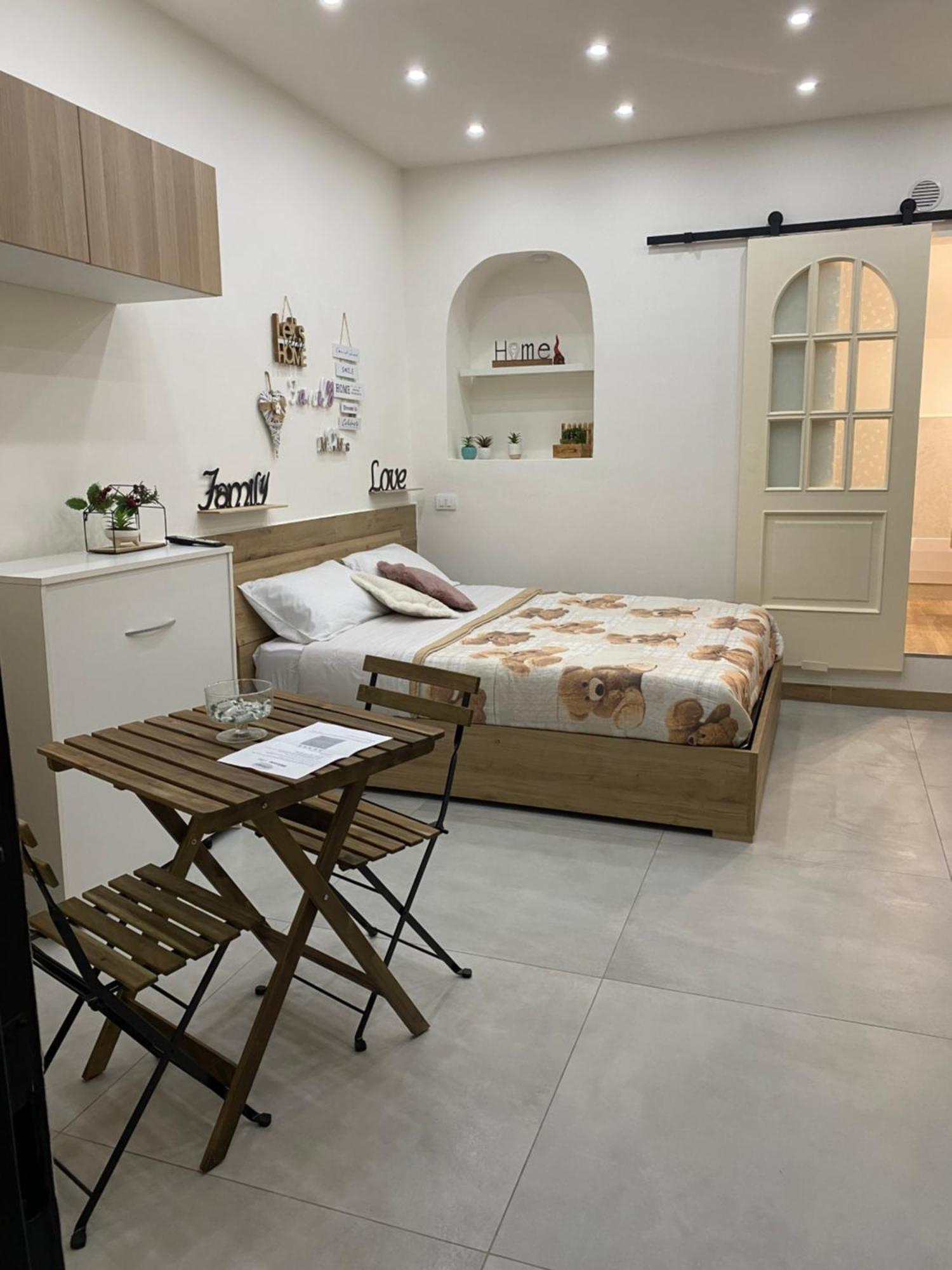 La Mea Partenope Napels Buitenkant foto
